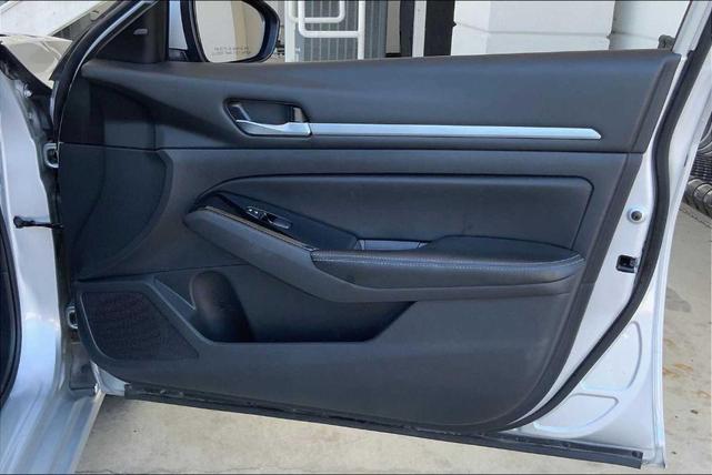 Photo of 2023 Brilliant Silver Metallic Nissan Altima
