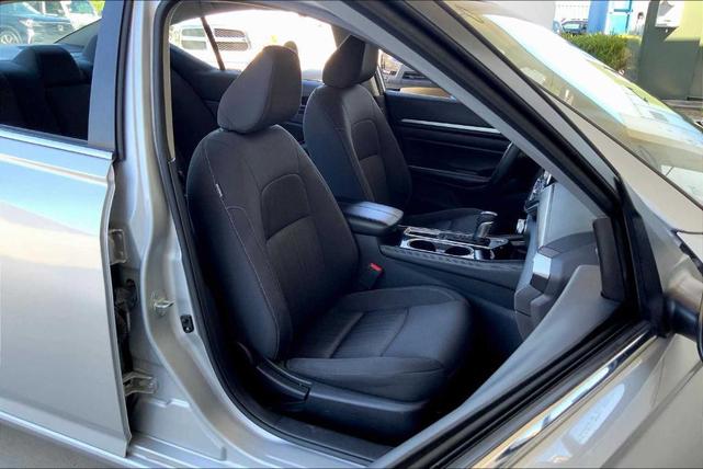 Photo of 2023 Brilliant Silver Metallic Nissan Altima