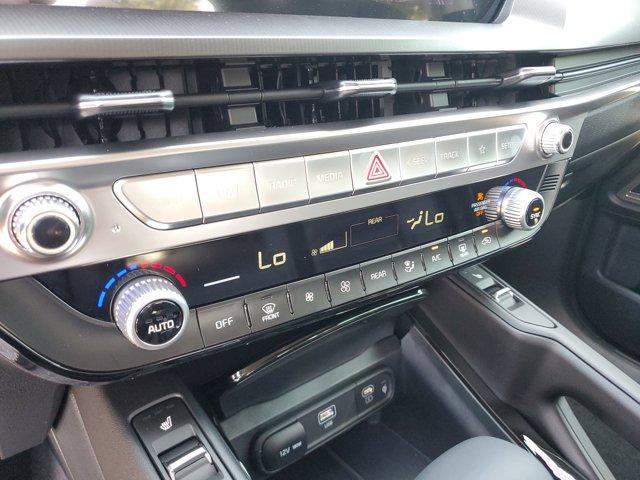 Photo of 2025 Everlasting Silver Kia Telluride