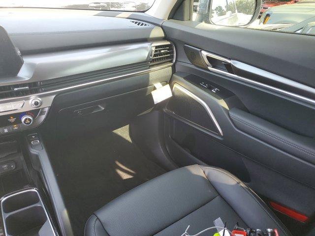 Photo of 2025 Everlasting Silver Kia Telluride