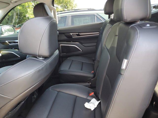 Photo of 2025 Everlasting Silver Kia Telluride