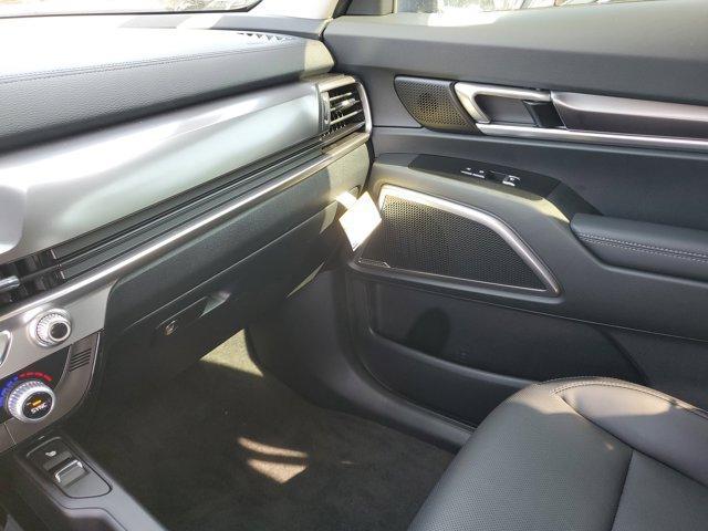 Photo of 2025 Everlasting Silver Kia Telluride