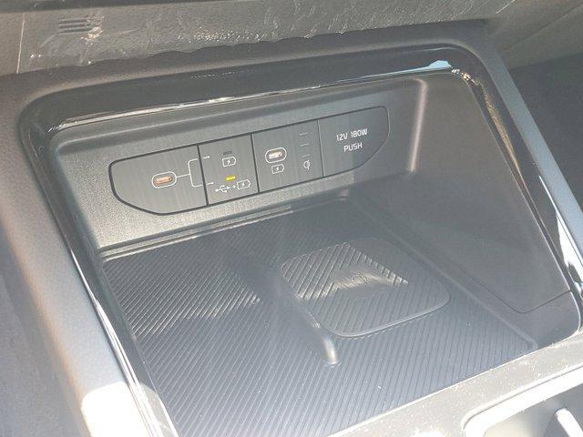 Photo of 2025 Aurora Black Pearl Kia K5