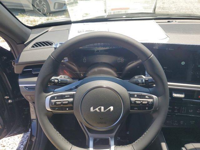 Photo of 2025 Aurora Black Pearl Kia K5