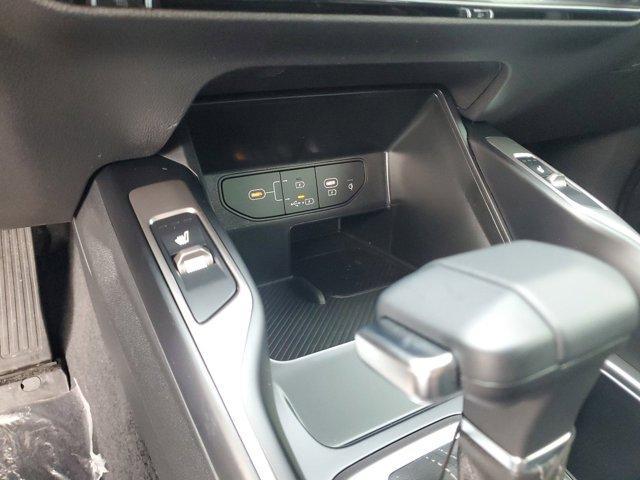 Photo of 2025 Glacial White Pearl Kia Sorento