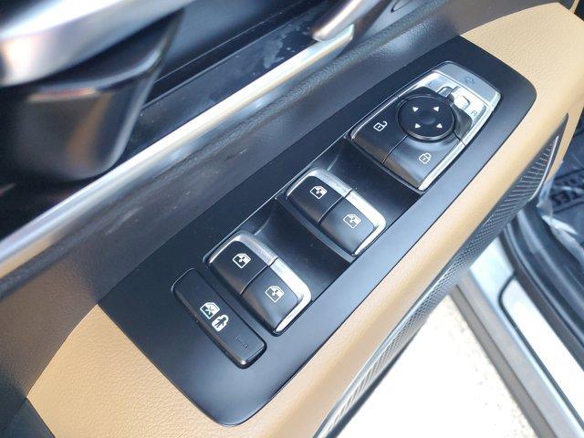 Photo of 2022 Everlasting Silver Kia Telluride