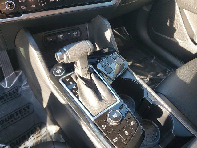 Photo of 2025 Glacial White Pearl Kia Sportage