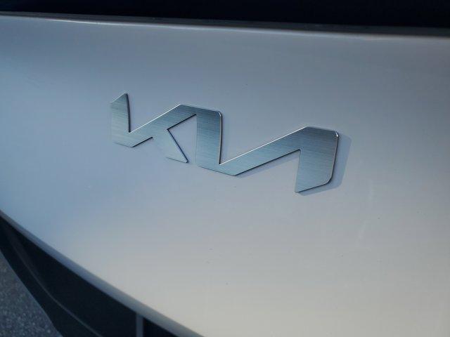 Photo of 2025 Glacial White Pearl Kia Sportage