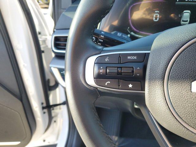 Photo of 2025 Glacial White Pearl Kia Sportage