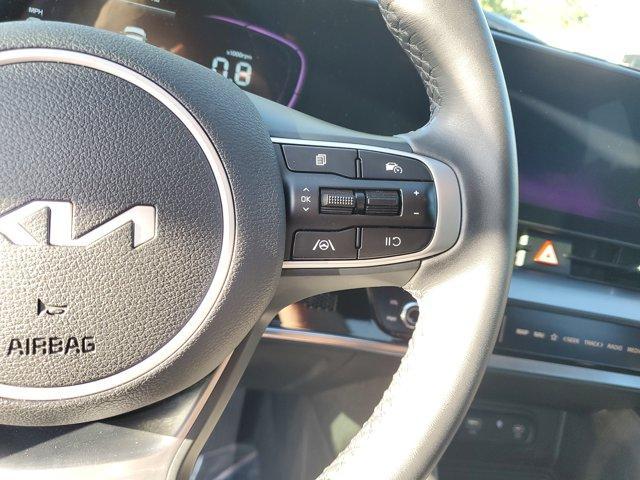 Photo of 2025 Glacial White Pearl Kia Sportage