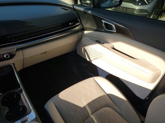 Photo of 2025 Ivory Silver Kia Carnival Hybrid