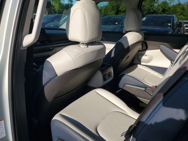 Photo of 2025 Ivory Silver Kia Carnival Hybrid