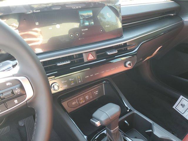 Photo of 2025 Snow White Pearl Kia K5