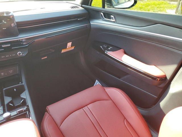 Photo of 2025 Snow White Pearl Kia K5
