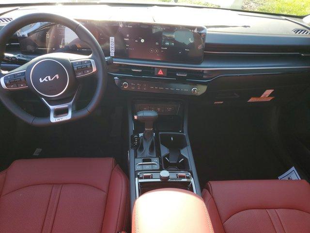 Photo of 2025 Snow White Pearl Kia K5