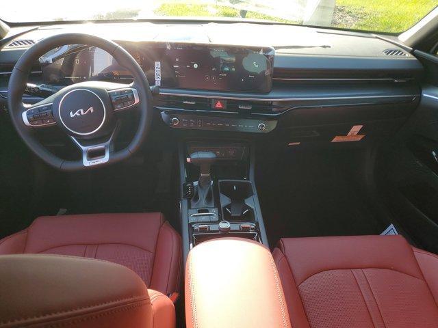 Photo of 2025 Snow White Pearl Kia K5