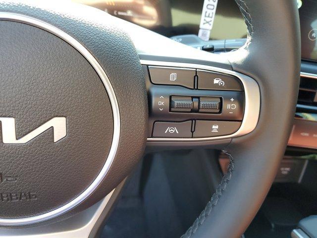 Photo of 2025 Snow White Pearl Kia K5