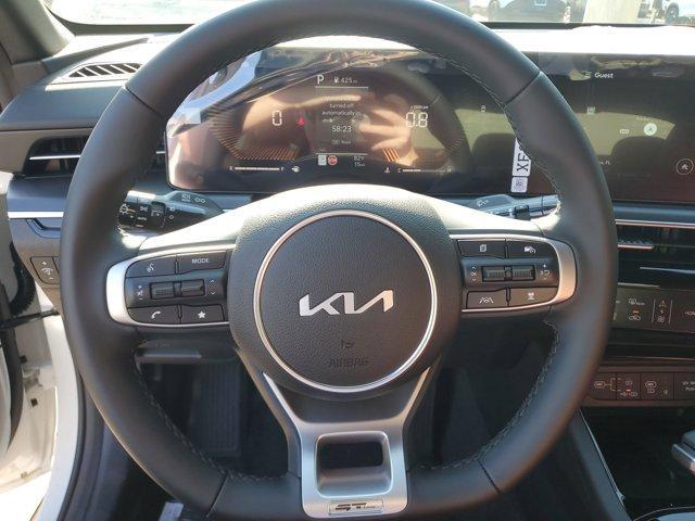 Photo of 2025 Snow White Pearl Kia K5