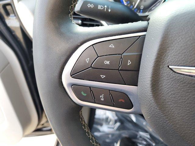 Photo of 2023 Brilliant Black Crystal Pearlcoat Chrysler Pacifica