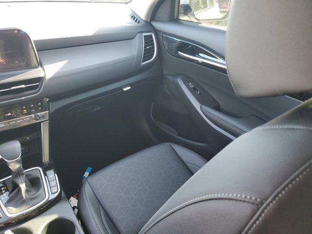 Photo of 2025 Snow White Pearl Kia Seltos