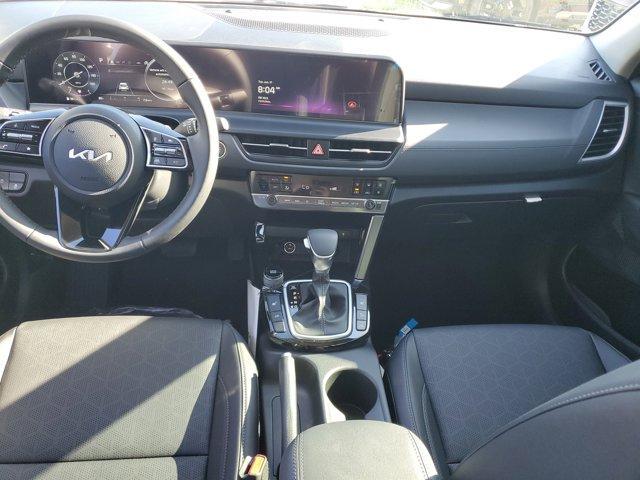 Photo of 2025 Snow White Pearl Kia Seltos