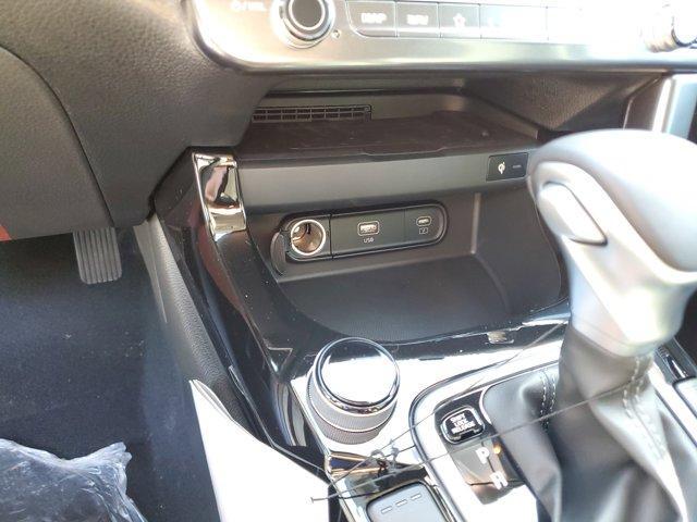 Photo of 2025 Snow White Pearl Kia Seltos