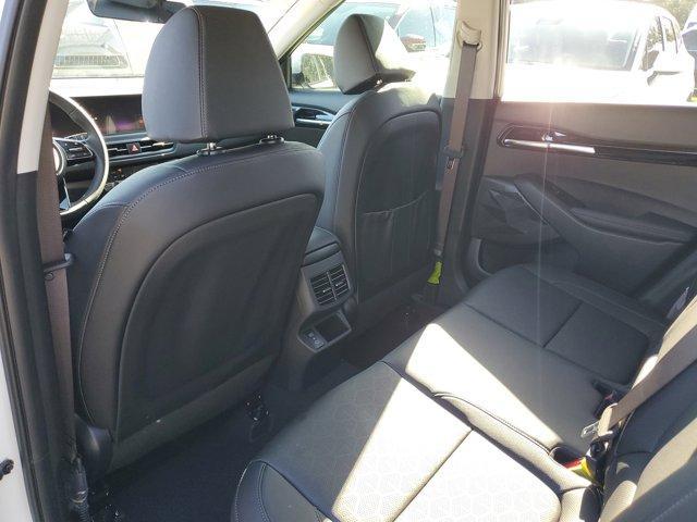 Photo of 2025 Snow White Pearl Kia Seltos