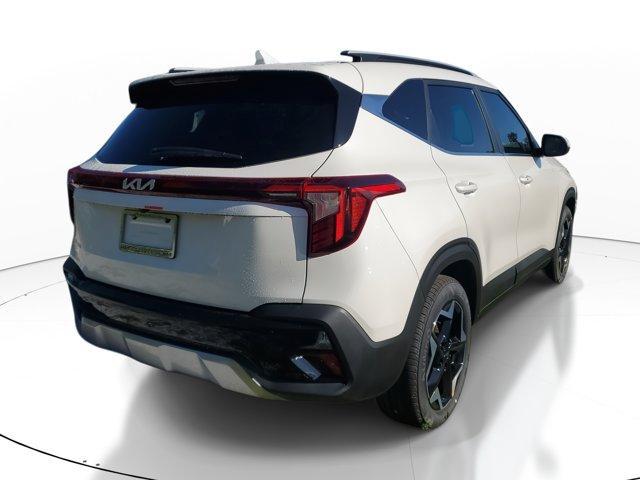 Photo of 2025 Snow White Pearl Kia Seltos