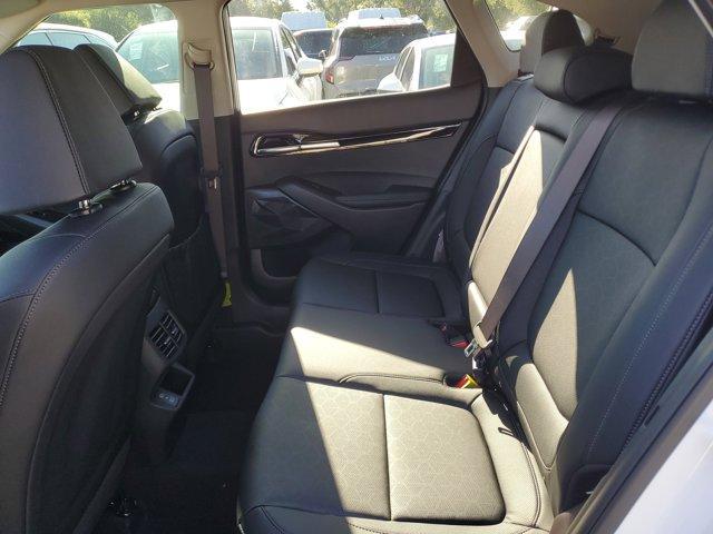 Photo of 2025 Snow White Pearl Kia Seltos
