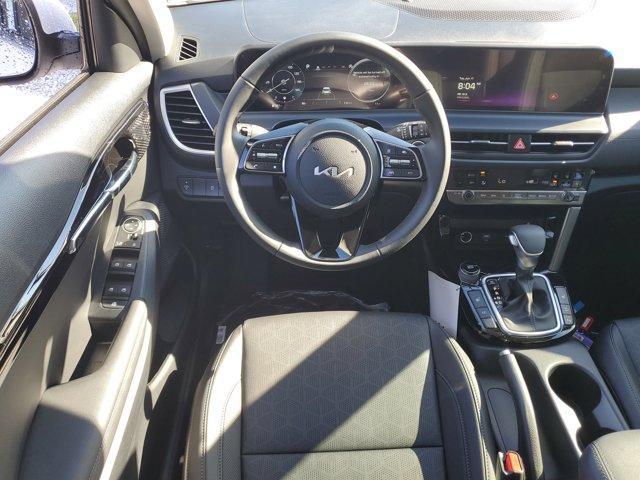 Photo of 2025 Snow White Pearl Kia Seltos