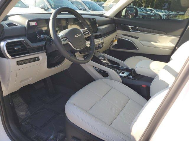 Photo of 2025 Glacial White Pearl Kia Telluride