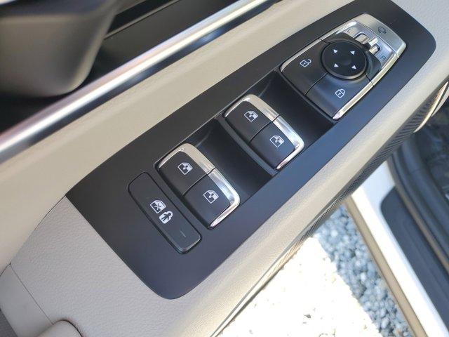Photo of 2025 Glacial White Pearl Kia Telluride