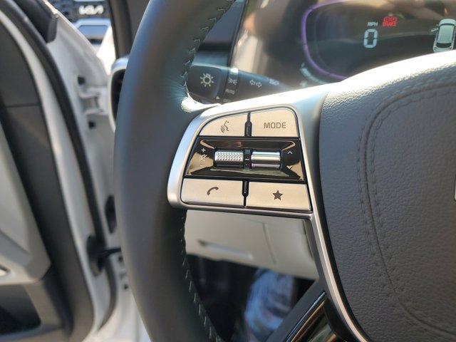 Photo of 2025 Glacial White Pearl Kia Telluride