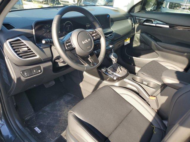 Photo of 2025 Gravity Gray Kia Seltos