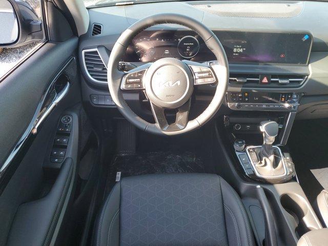 Photo of 2025 Gravity Gray Kia Seltos