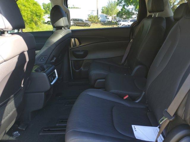 Photo of 2025 Ivory Silver Kia Carnival Hybrid