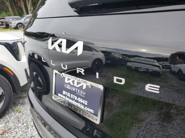 Photo of 2025 Ebony Black Kia Telluride