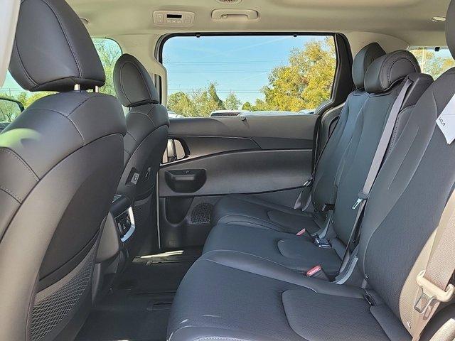 Photo of 2025 Ivory Silver Kia Carnival Hybrid