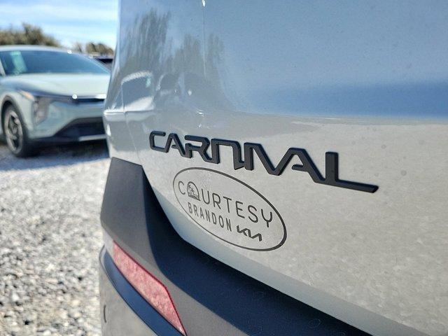 Photo of 2025 Ivory Silver Kia Carnival Hybrid