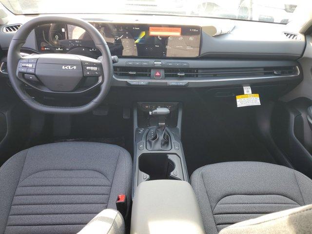 Photo of 2025 Snow White Pearl Kia K4