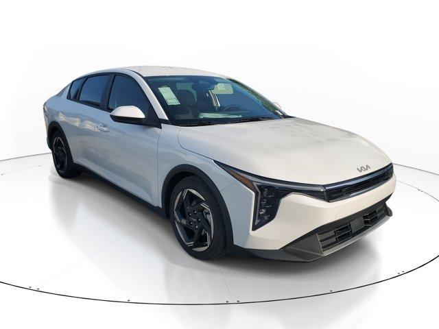 Photo of 2025 Snow White Pearl Kia K4