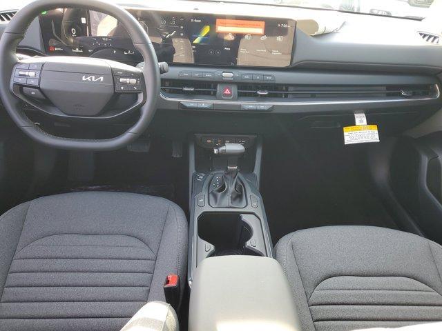 Photo of 2025 Snow White Pearl Kia K4