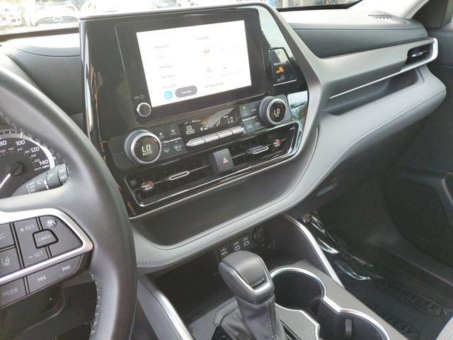 Photo of 2023 Magnetic Gray Metallic Toyota Highlander