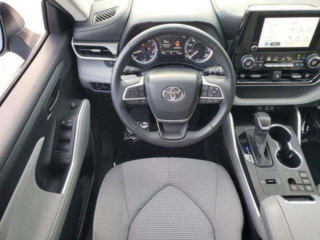 Photo of 2023 Magnetic Gray Metallic Toyota Highlander