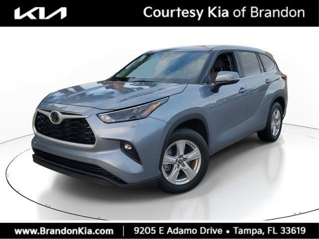 Photo of 2023 Magnetic Gray Metallic Toyota Highlander