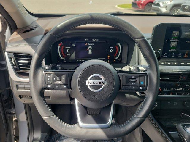 Photo of 2021 Solid Gray / Black Nissan Rogue
