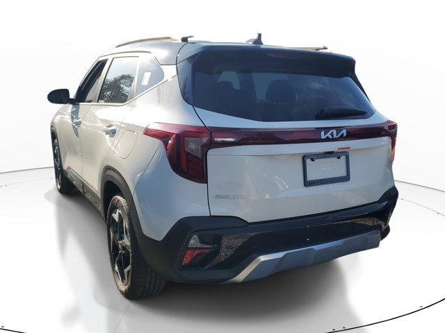 Photo of 2025 Clear White / Black Roof Kia Seltos