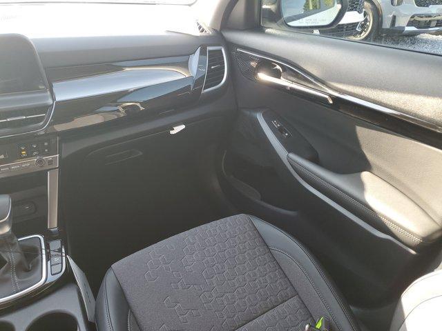 Photo of 2025 Clear White / Black Roof Kia Seltos