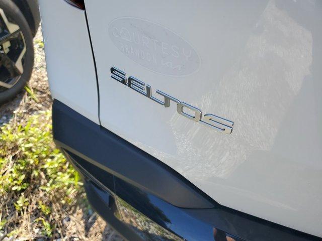 Photo of 2025 Clear White / Black Roof Kia Seltos