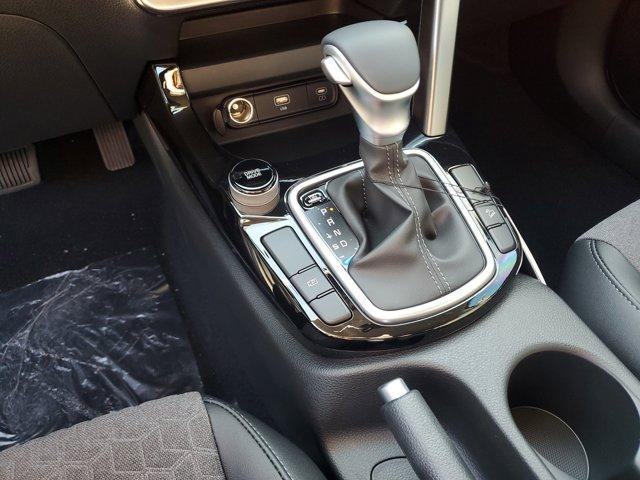 Photo of 2025 Clear White / Black Roof Kia Seltos